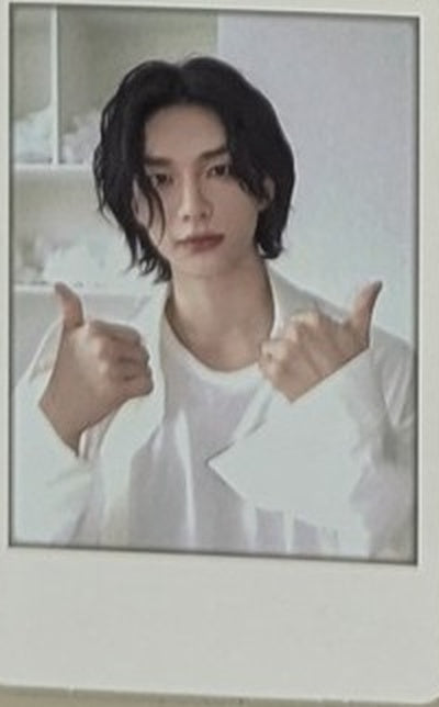 [Photocard] STRAY KIDS Hyunjin  2024 Season's Greetings - Perfect Day with SKZ Other (pob (pre-order benefit), soundwave, polaroid, season's greetings)