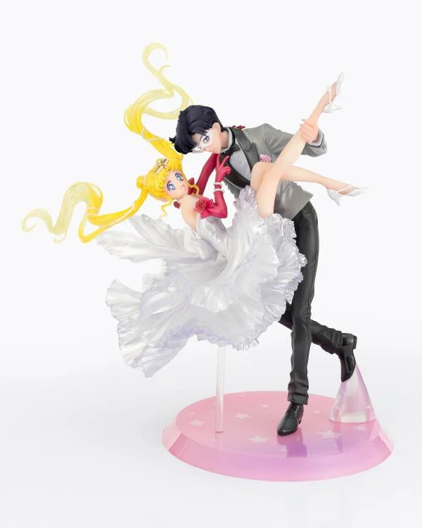 Sailor Moon FiguartsZERO Chouette Usagi and Tuxedo Mast (Moonlight Glow Edition)