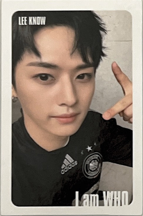 [Photocard] STRAY KIDS Lee Know  I am WHO Album (album photocard, A version, 'selfie' version, qr card)
