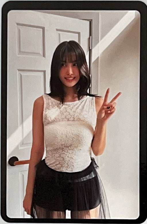 [Photocard] TWICE Momo - STRATEGY Album (photocard set, step 3 version, album photocard, first press only) - Physical Card Scan
