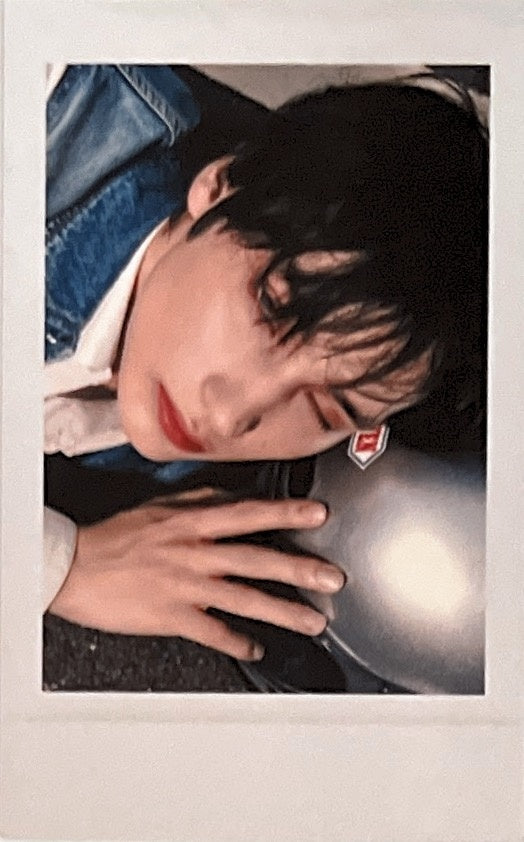 [Photocard] TOMORROW X TOGETHER Huening Kai - The Star Chapter: Sanctuary Album (apple music, POB, standard version, polaroid) - Physical Card Scan