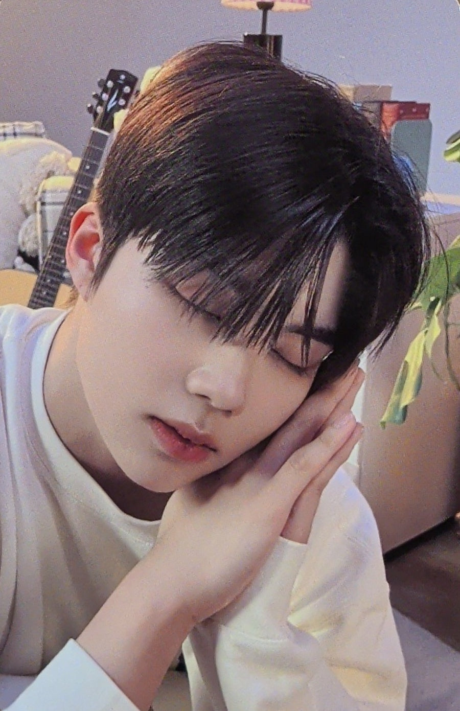 [Photocard] ZEROBASEONE Gunwook - 2024 Seasons Greetings 'Good Night' Other (POB, apple music) - Physical Card Scan