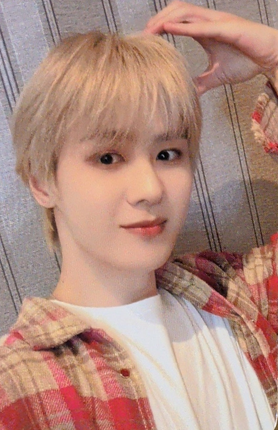 [Photocard] WAYV Kun - Eternal White Album (apple music, POB) - Physical Card Scan