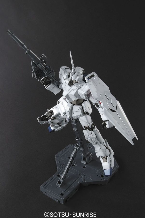 MG RX-0 Unicorn Gundam 1/100