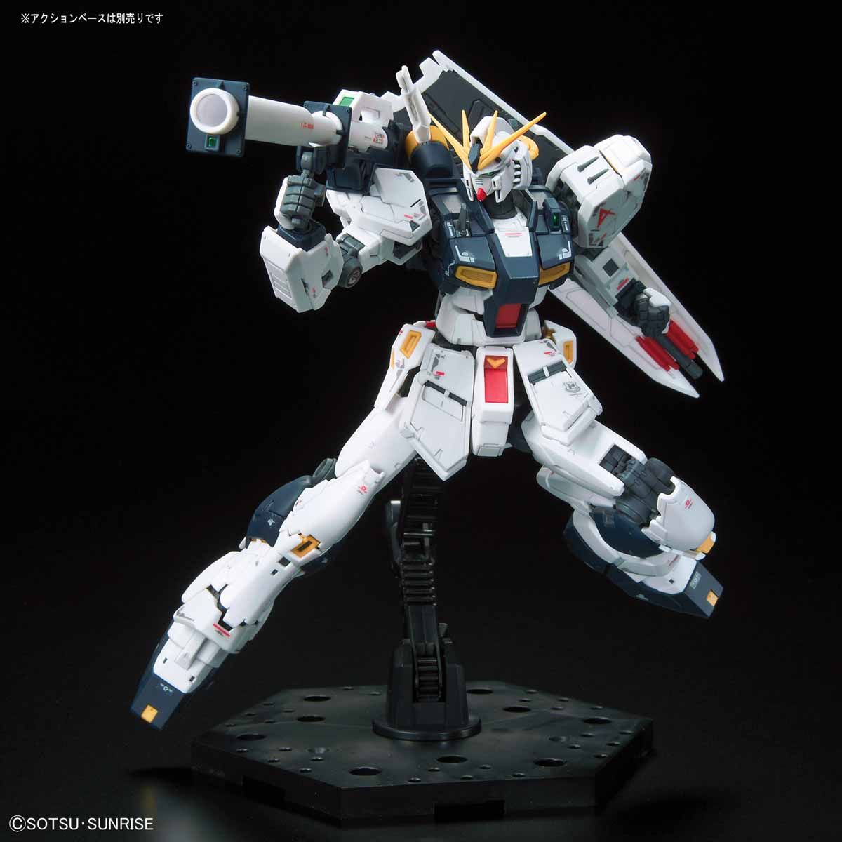 RG #32 RX-93 Nu Gundam 1/144 Model Kit
